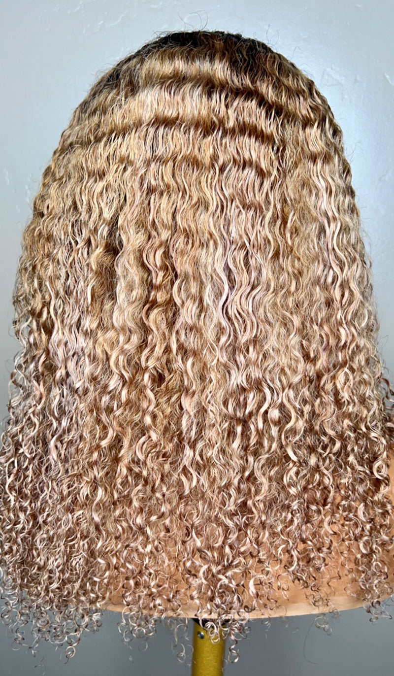 Honey blonde wig in style Corie